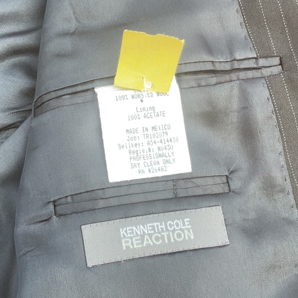 Kenneth Cole Reaction Wool 4 Button Black/Gray Pinstripe Suit Jacket Size Large - Picture 9 of 16